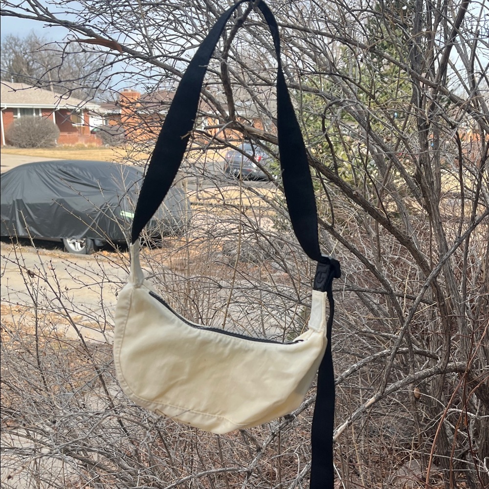 BAGGU Cream Crossbody Bag with Black Strap